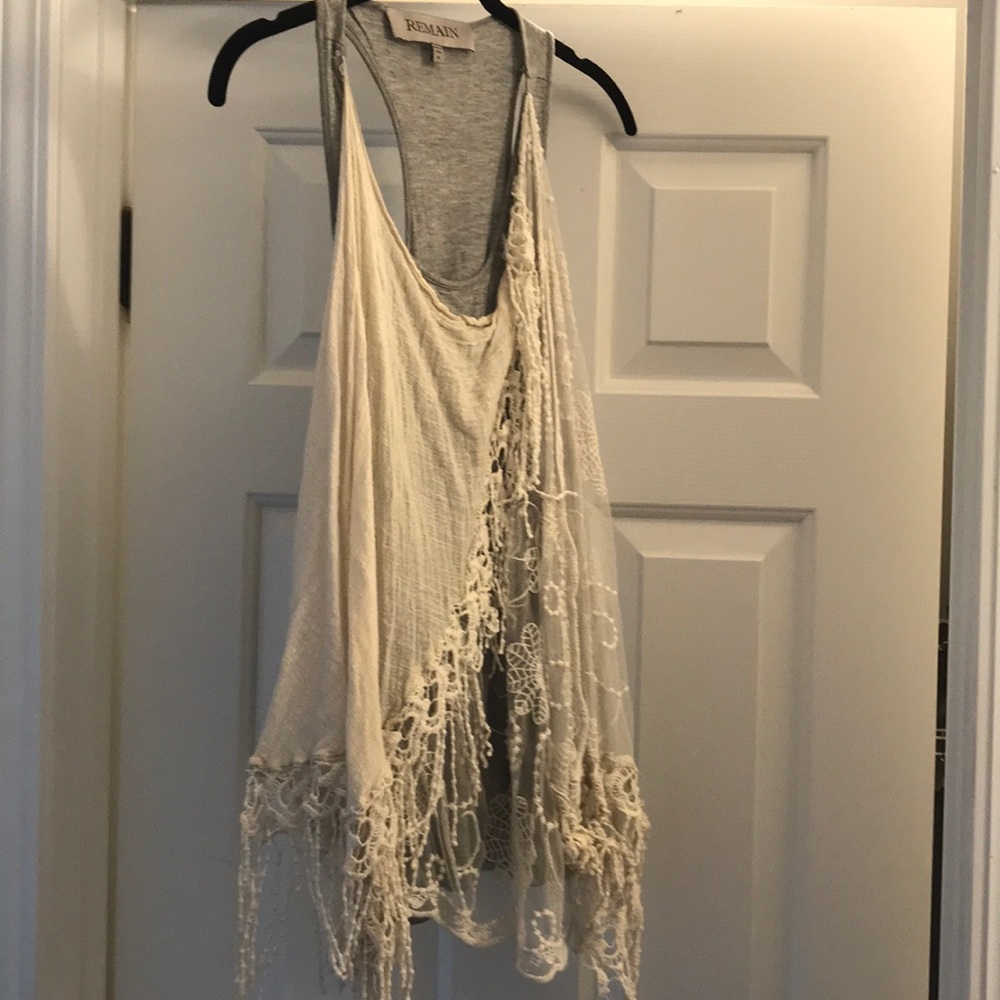 Tank with built-in scarf